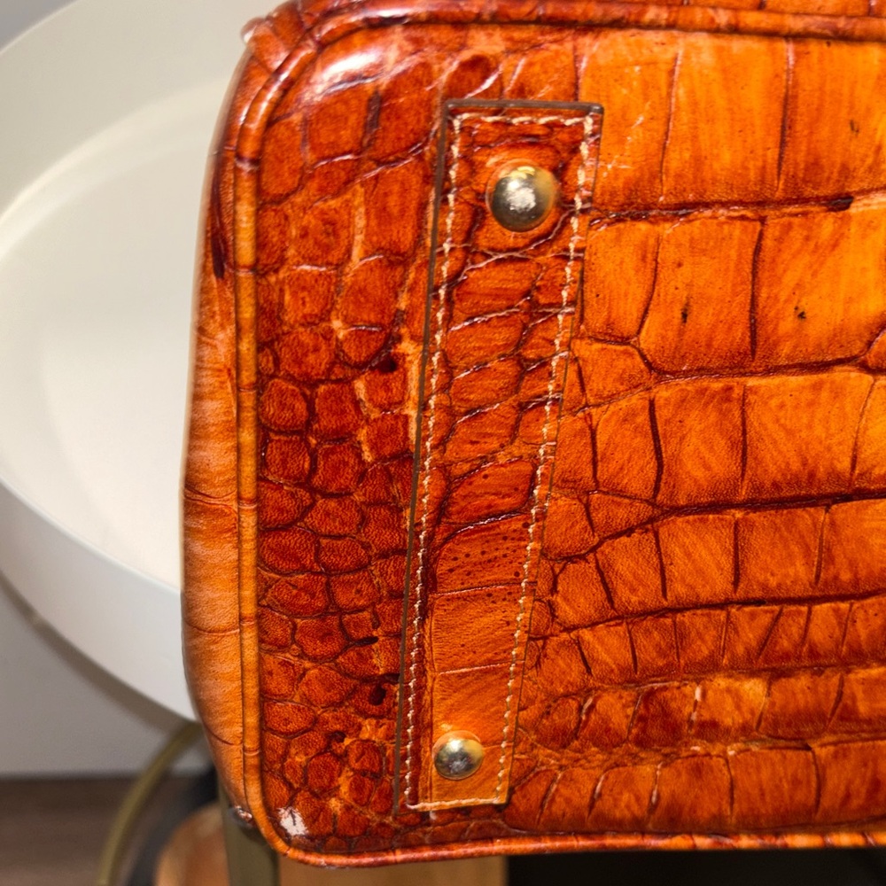 Sophisticated Brown Crocodile Leather Handbag - Picture 11 of 15